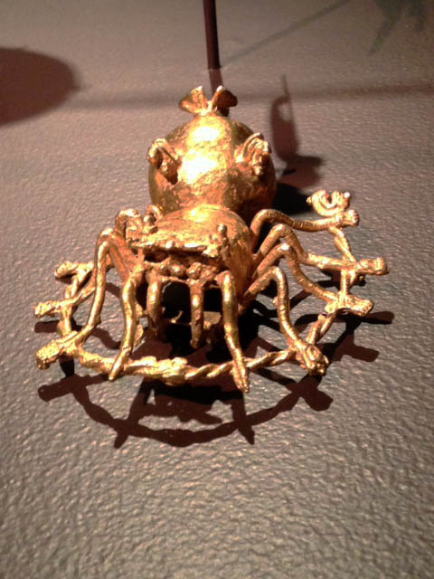 Chiriqui spider pendant in gold.